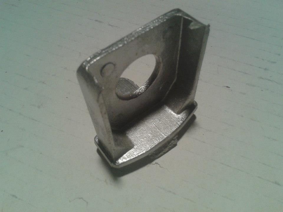 Odlew aluminiowy wykonany kokilowo. Zdjęcie wykonano przed obróbką mechaniczną.