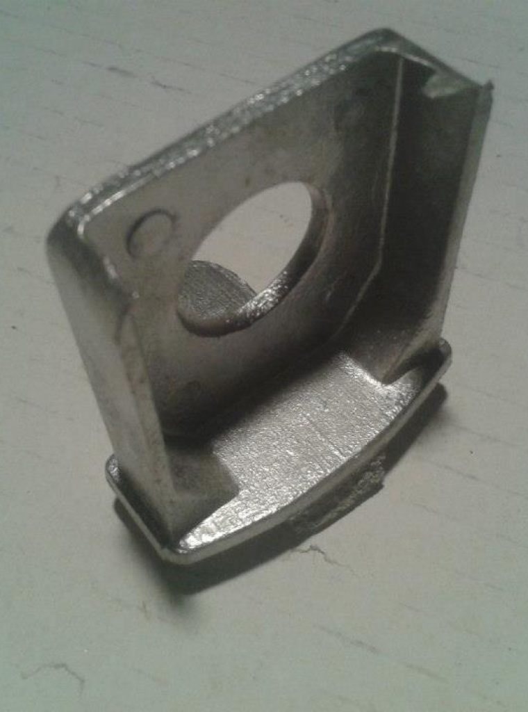 odlew 9 Odlew aluminiowy wykonany kokilowo. Zdjęcie wykonano przed obróbką mechaniczną.
